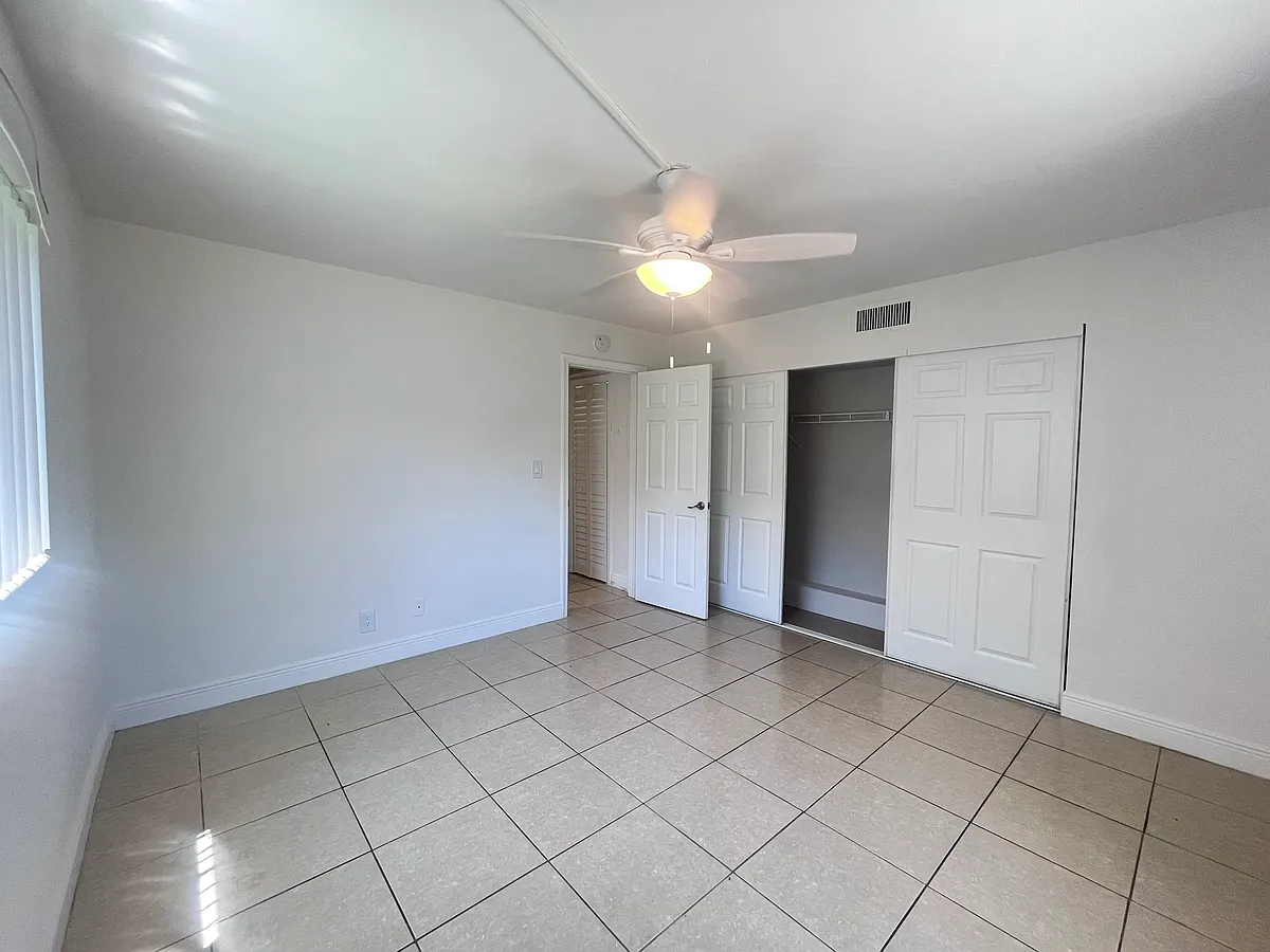 Building Photo - 520 NE 44th St #4