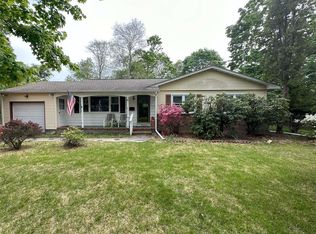 18 Inwood Rd, Center Moriches, NY 11934