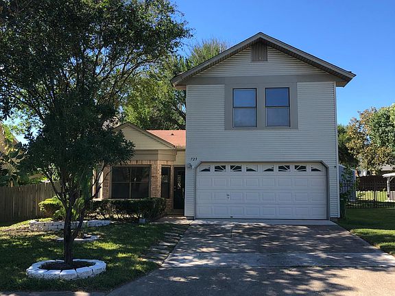 3rd image of 723 Cypressgreen Dr