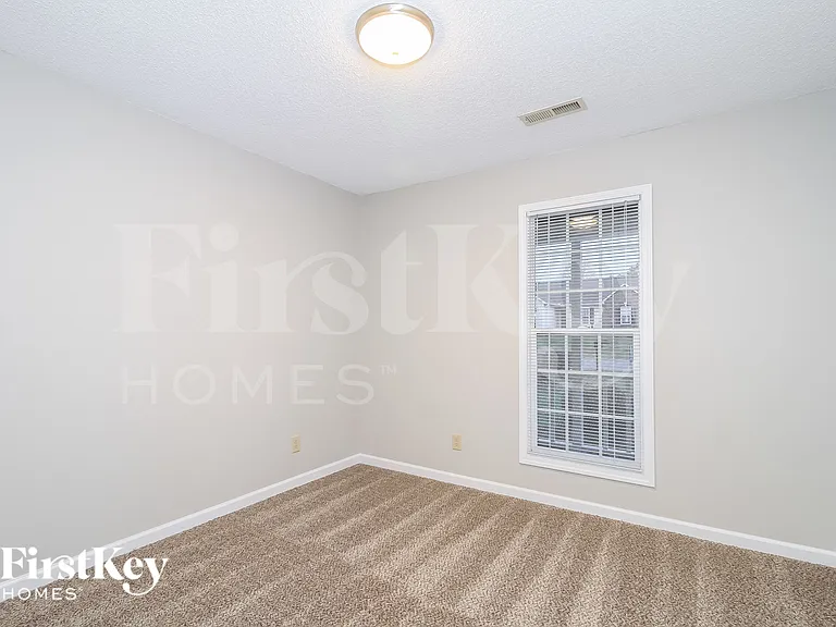 2055 Ardmore Village Ln — Photo 16