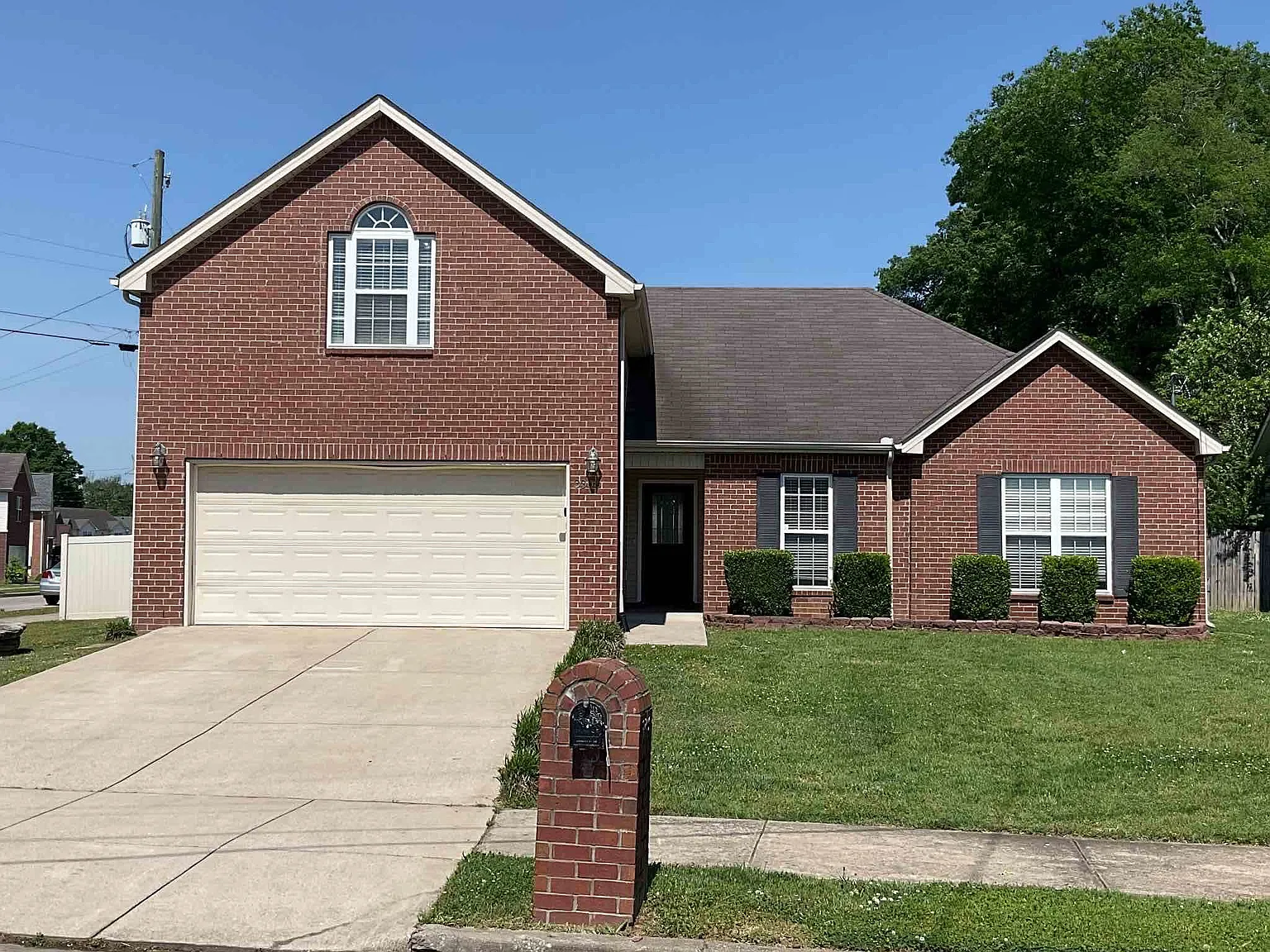 3 bed, 2.0 bath, 1761 sqft, $2,205 — Photo 1
