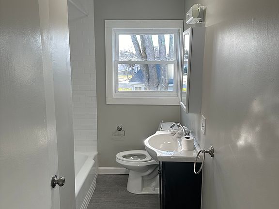4th image of 280 Ferris Ave #101A