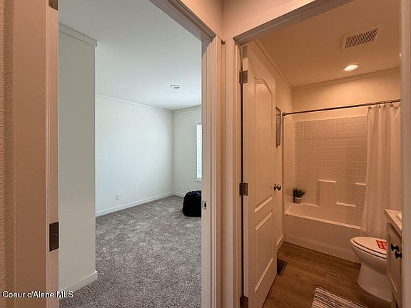 5th image of 72 2nd St