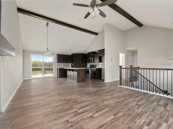 20705 Copper Creek Dr, Peculiar, MO 64078
