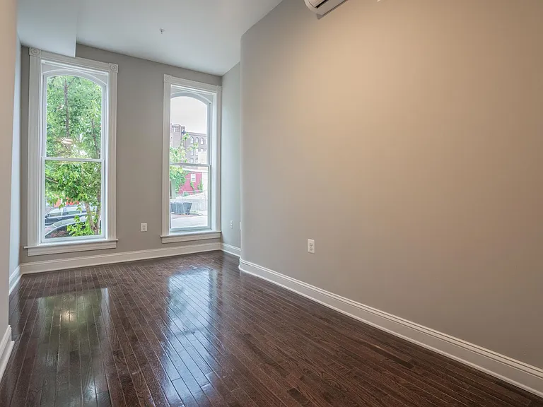 310 E Lanvale St — Photo 5