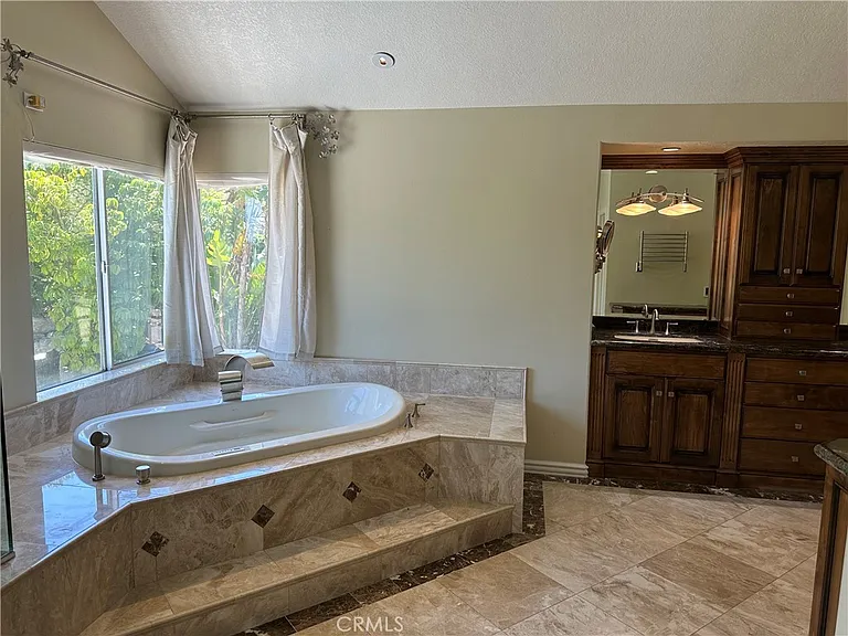1700 Bronzewood Ct — Photo 23