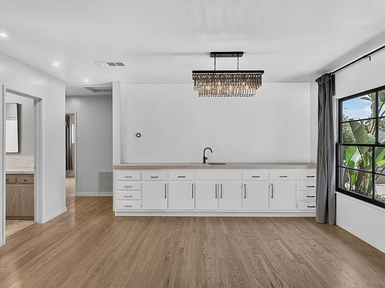 614 N Glendora Ave — Photo 3