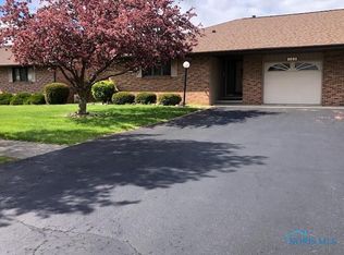 2032 Silverstone Dr #U-9, Findlay, OH 45840