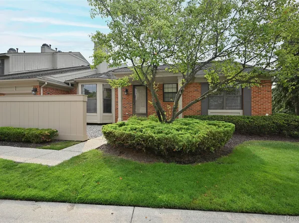 7274 Westchester #8, West Bloomfield, MI 48322