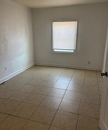 4th image of 916 Patton Ln