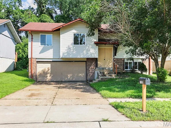 3225 Chicory Creek Ln, Florissant, MO 63031