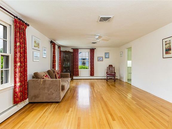 3rd image of 16 Hamilton Gate Ct