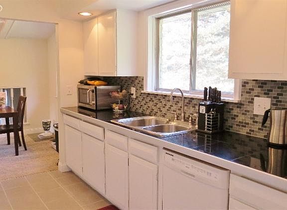 5th image of 13025 Woodstock Dr