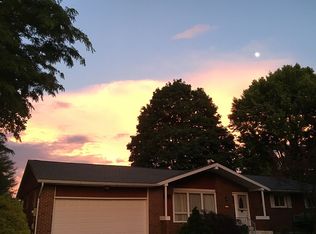 1201 Country Ln, Allentown, PA 18104