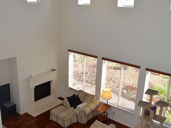 3rd image of 1215 Villagio Dr