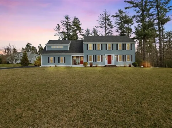 295 Carriage Hill Dr, Raynham, MA 02767
