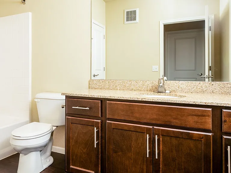 Highland Shores Apartments — Photo 51