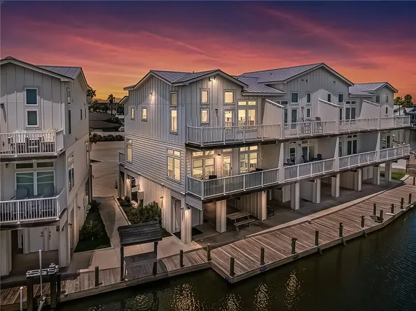 38 Mazatlan Dr APT 11, Rockport, TX 78382
