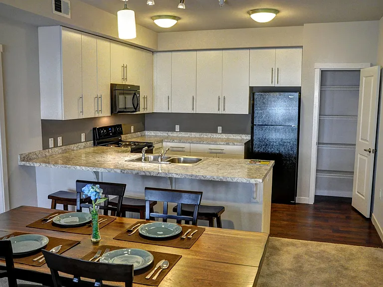 Emerald Ridge Apartments & Townhomes — Photo 18