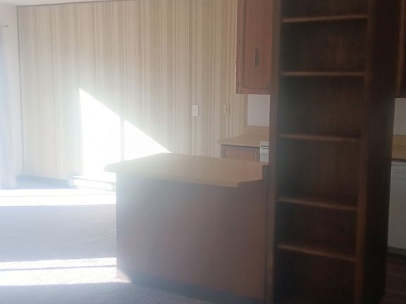 3rd image of 815 W Miner St APT 4