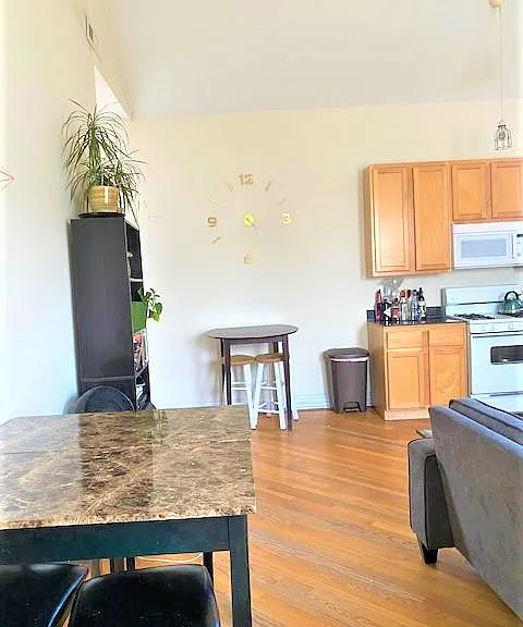 2305 W Grand Ave — Photo 15