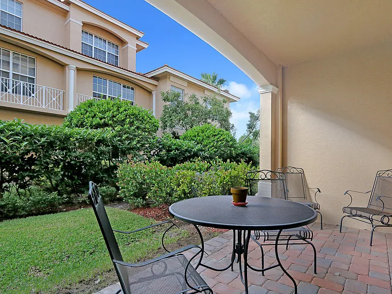 4711 Artesa Way E — Photo 2