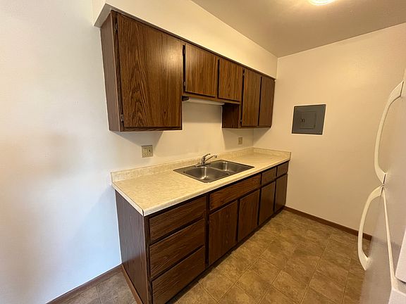 2nd image of 721 W Maple St #6
