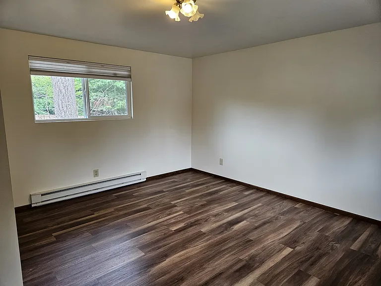 Upstairs E bedroom looking NE