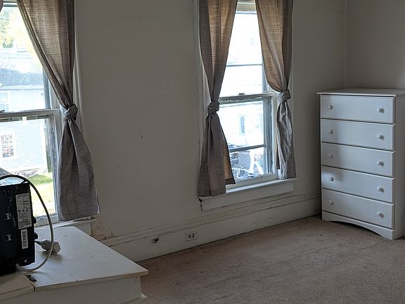 5th image of 210 West Ave #1