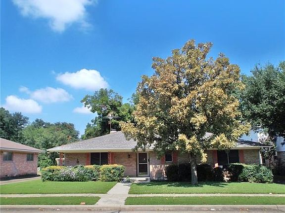 2nd image of 3813 Douglas Dr