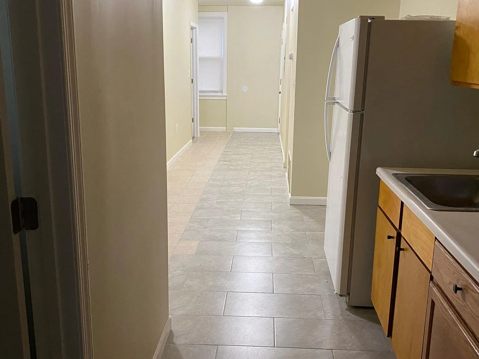 3 bed, 825 sqft, $2,550 — Photo 2
