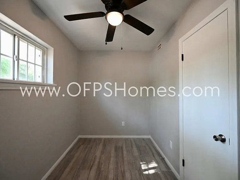 131 Adkinson Dr — Photo 10