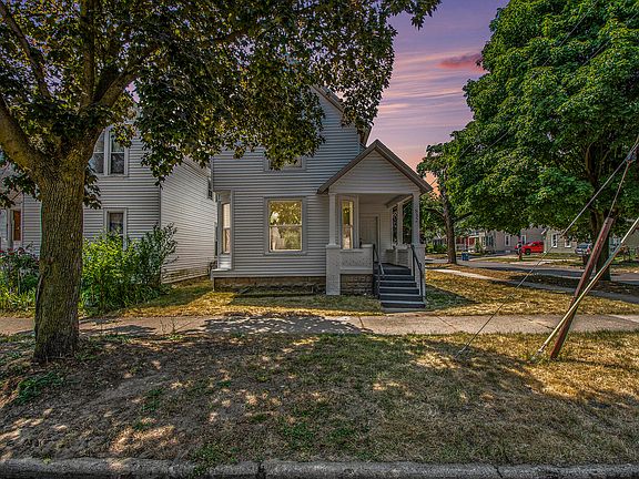 3rd image of 832 11th St NW