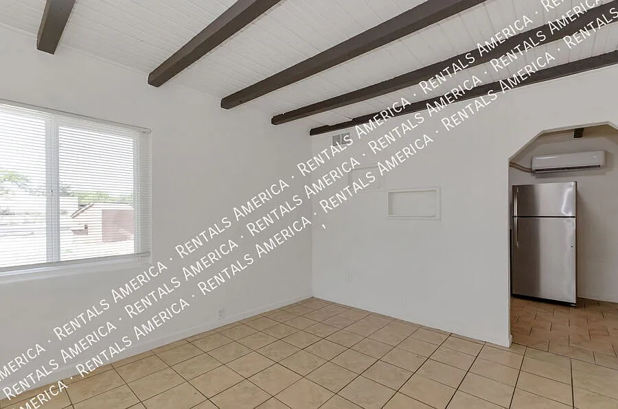 Updated 1 Bedroom Home with Private Yard in Central Tucson — Photo 4