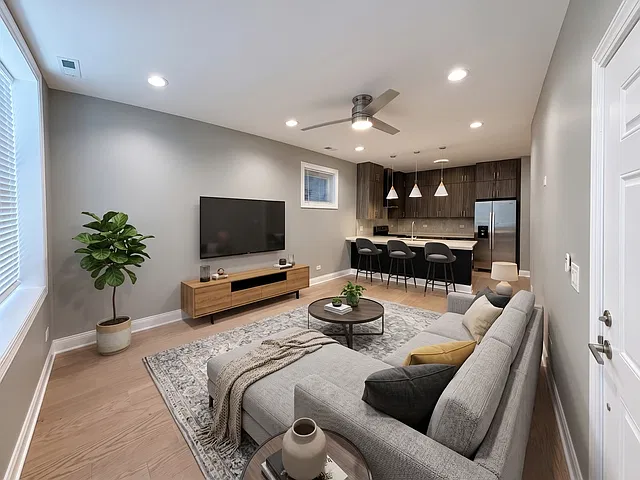 4950 S Michigan Ave — Photo 3