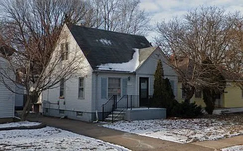 3 bed, 1.5 bath, 1151 sqft, $1,697 — Photo 1