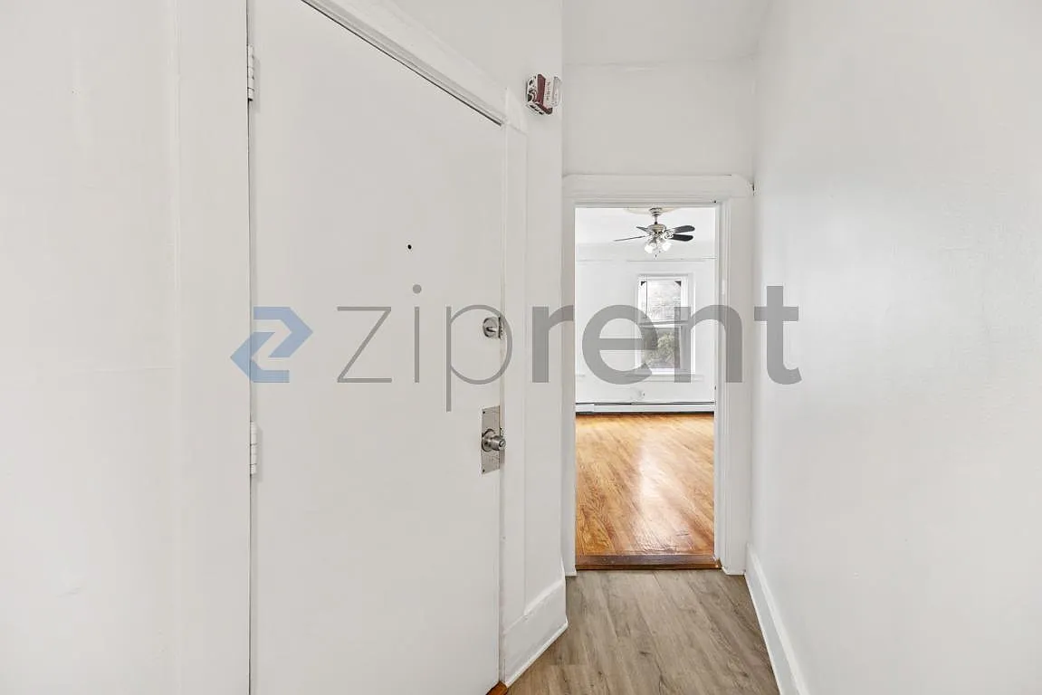 3 bed, 800 sqft, $4,100 — Photo 3