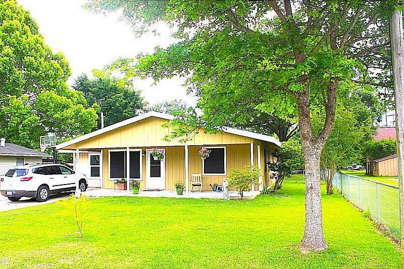 1st image of 2202 Ellis Dr
