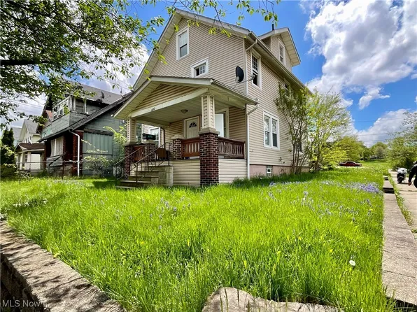 692 Roselawn Ave, Akron, OH 44306