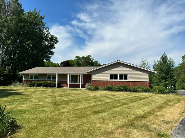 16720 Wild Cherry Dr, Brookfield, WI 53005