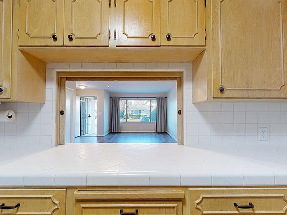 3rd image of 1056 Manchester Dr
