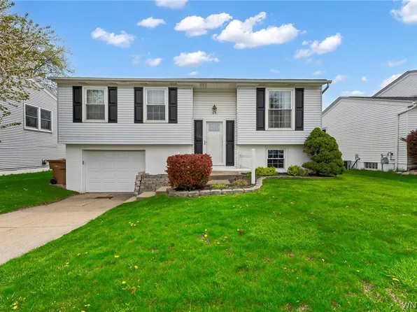 69 Danielle Dr, Buffalo, NY 14227