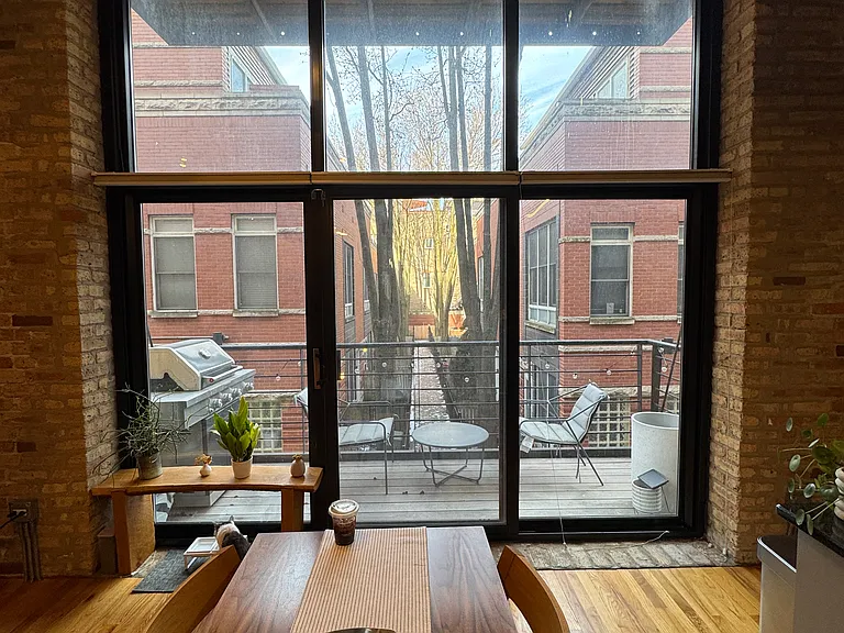 2210 W Wabansia Ave #210 — Photo 8