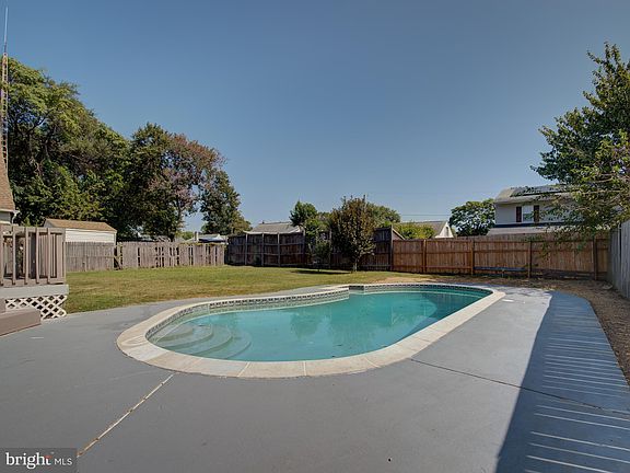 4th image of 21 Cedar Dr