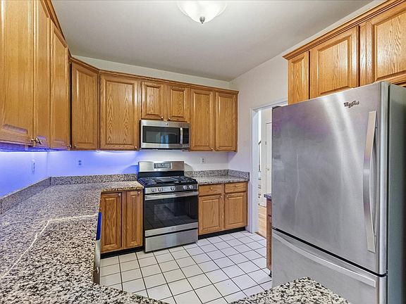2nd image of 105 Saint Clair Ct