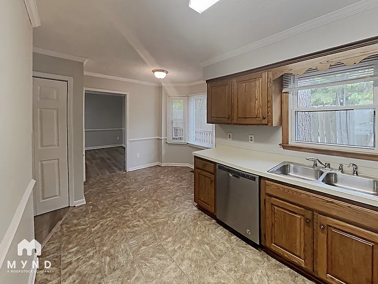 2200 Long And Winding Rd — Photo 4