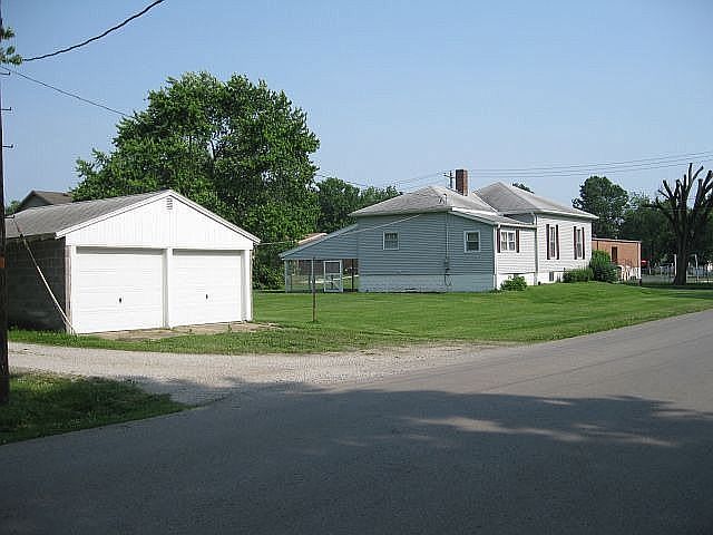 1st image of 225 10th St