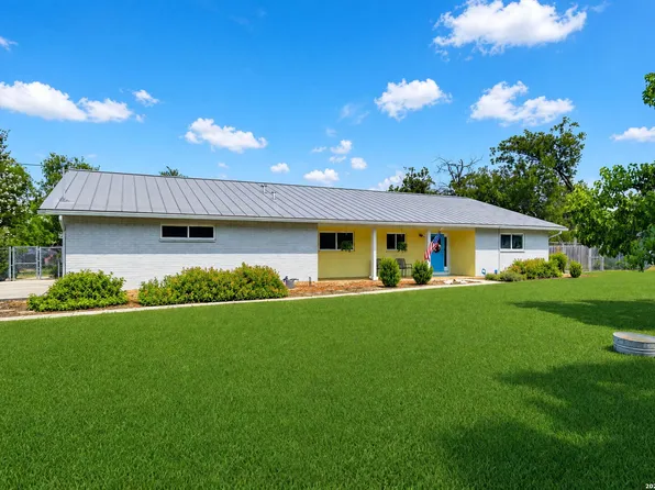 6811 Country View Ln, San Antonio, TX 78240