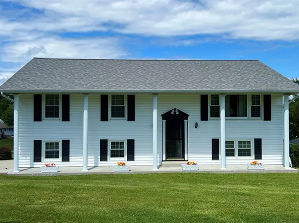 16 Deerfield Ave, Grafton, WV 26354