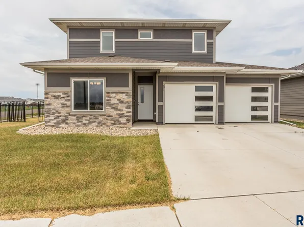 201 Lydia Ct, Harrisburg, SD 57032